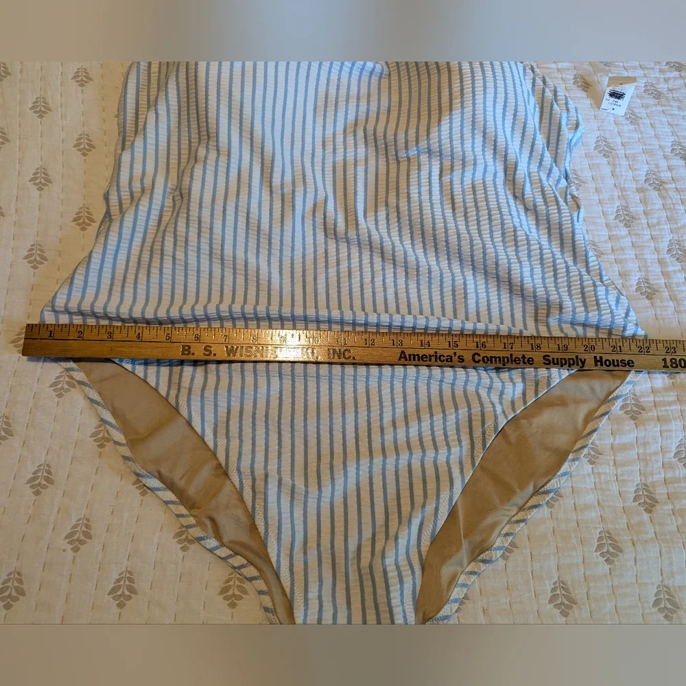 Striped blue and white one piece swimsuit old navy 3x - Picture 4 of 8